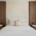 Vione Paros 암벨라스